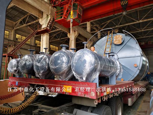 四台大型立式储罐/ U型管换热器/列管再沸器顺利启程
